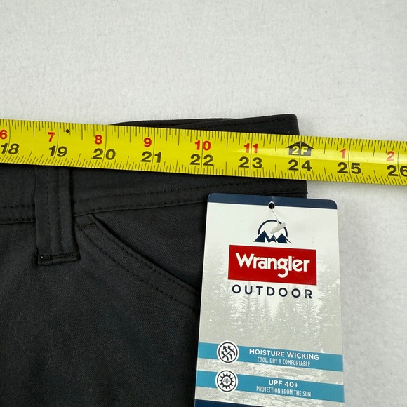 Wrangler Outdoor Men's Relaxed All Terrain Cargo Shorts Size 48 Black UPF 40 NWT - Picture 7 of 10